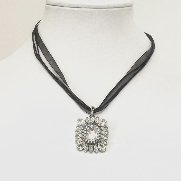 Rhinestone Pendant Necklace. NEW ITEM. - Picture 4 of 5